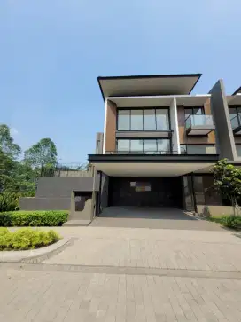 28M Rumah Nava Park Timur Laut-Tenggara Samping Danau Hoek