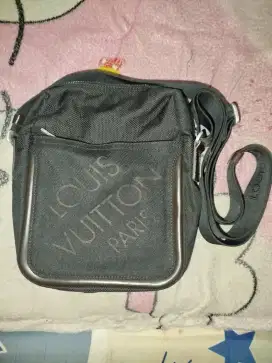 Tas slempang original bekas
