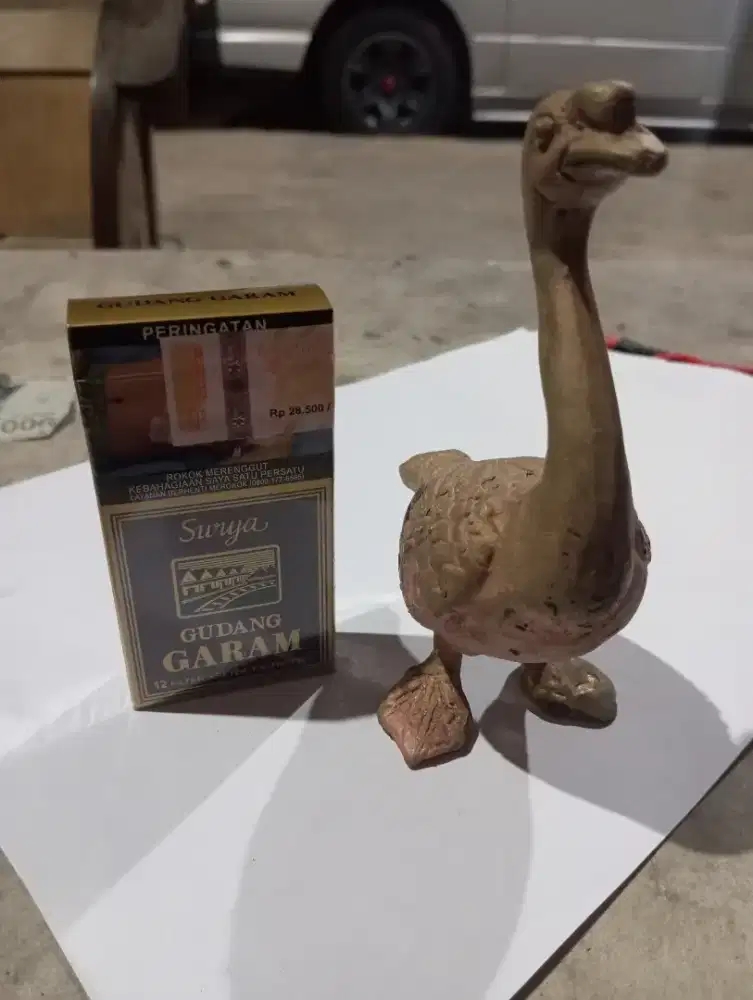 Patung angkasa kuningan kuno