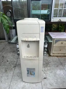 Dispenser pns dingin meek modena
