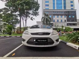 Ford Focus 1.8 2010 Putih Facelift