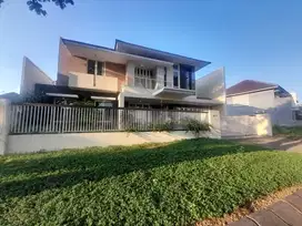Dijual Rumah Mewah SHM di Royal Residence Wiyung Luar Cluster
