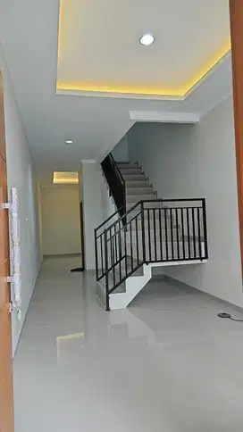Rumah Taman Cosmos Dekat Pusat Kuliner dan Taman Ratu