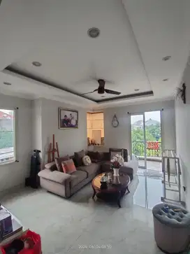 Dijual rumah cantik hoek di Citra 2 Jakarta Barat