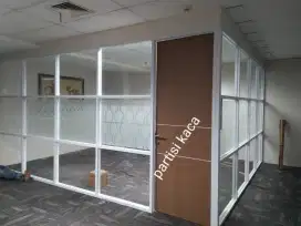 Partisi kaca aluminium
