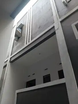 Rumah dijual dekat Ragunan dan TB Simatupang  akses  jln motor