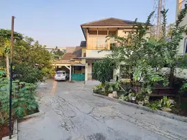 di jual rumah mewah letak strategis deket ke fasum
