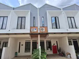 Rumah 2 lantai Lokasi Strategis di Lalui Angkot depan Perumahan
