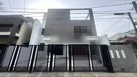 DEPAN TAMAN ! Rumah villa melati mas. Lokasi nyaman
