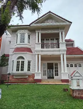 rumah depan taman disewakan cepat, siap huni, dalam cluster