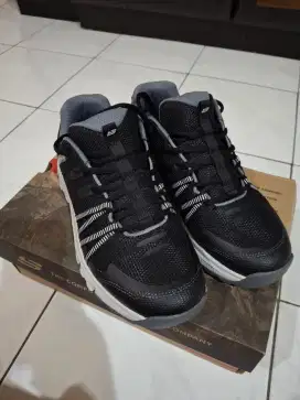 JUAL SEPATU PRIA SKECHERS,UK.40,BARU,ISTIMEWA,HARGA NEGO SAMPAI DEAL