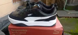 Snekears Puma hitam Size 42