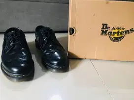 Sepatu Dr. Martens