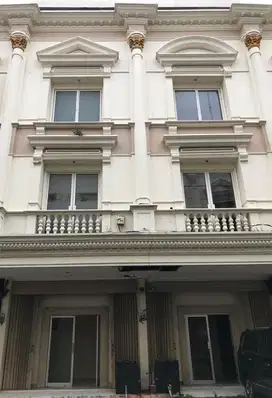Ruko Royal Palace Tebet-Bangunan 4 Lantai Hadap Selatan