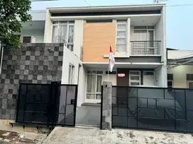 Dijual rumah 2 lantai siap huni cocok buat kost2an di sektor 5 bintaro