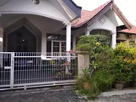 Rumah Luas Satu Lantai di Kemang Pratama Bekasi