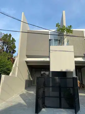 Row Lega 4 Mobil Rumah Baru Gress 2 Lantai Manyar Tirto Asri Surabaya