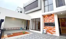 Rumah bangunan baru gading serpong shm ada kolam renang hadap selatan