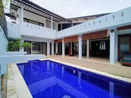 villa di nusa dua, 5 kmr tdr, lingkungan villa, ruangan besar