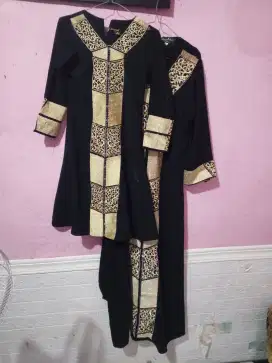Gamis hitam ibu dan anak