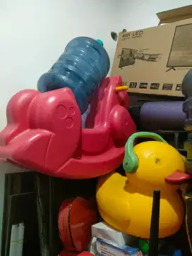 Bebek dan Kuda anak