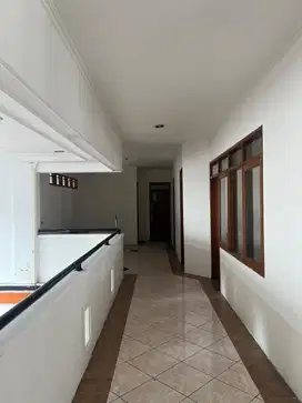 Disewakan Ruko dan Gudang di Jalan Soekarno Hatta dekat Metro