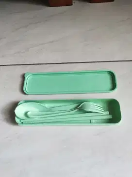 Alat makan plastik