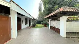 Rumah tua hitung tanah pinggir jalan raya kelapa dua kebon jeruk