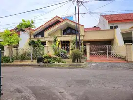 Rumah di Dharmahusada dekat Galaxi Mall Surabaya