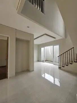Rumah Dijual 2 Lantai Selangkah ke Tol Kukusan