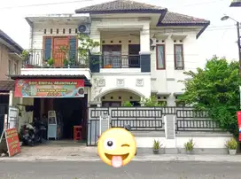 Rumah 2 lantai strategis dekat Mirota Godean
