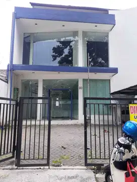 Disewakan cocok untuk usaha/kantor, lokasi strategis mainroad di sayap
