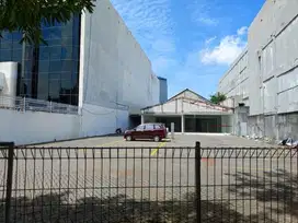 Murah Disewakan Ex Showroom Pusat Kota Jalan Tunjungan, Surabaya