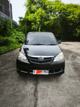 Avanza tipe E 2010 Bensin Matic - A/T Hitam