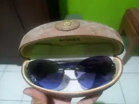 Kacamata Etienne Aigner
