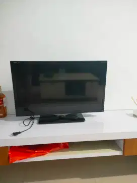 tv polytron warna  hitam
