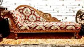 Sofa Louis Cleopatra Angsa Jati Kain Beludru Motif Timbul Istimewa