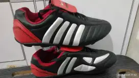 Sepatu bola size 41 ke 42