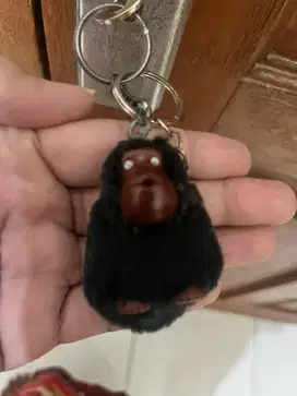 Gantungan kunci hitam