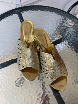 Sandal gold size 40