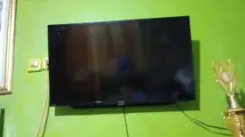 TV 32 in merk.Aquos Sharp + Step box.