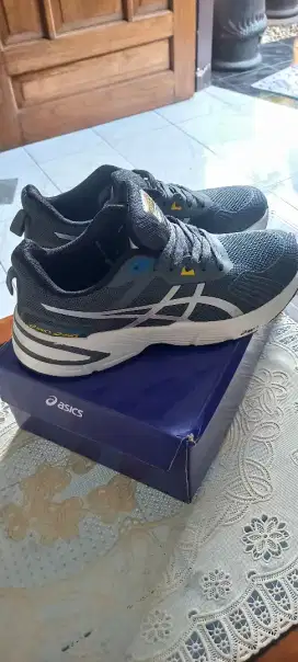 Sepatu Running Asics
