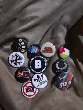 Aneka pin button dan lain