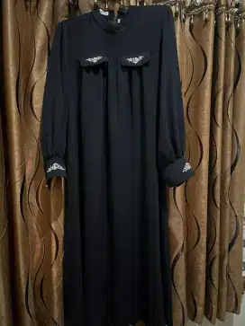 Gamis hitam adem