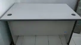 Meja kerja direktur