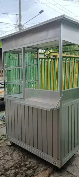 4 Unit Rombong Dan 2 Unit Meja Kantor Jati