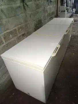 Jual prizer box merk SANSIO kapasitas 900 L kondisi normal siap pakai