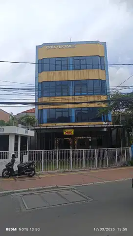 Disewakan Gedung 4 lantai