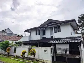 Rumah Luas Dua Lantai Dekat Istana, Tengah Kota Bogor