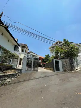 Rumah Nyaman Full Furnished Sayap Dago dekat Sheraton